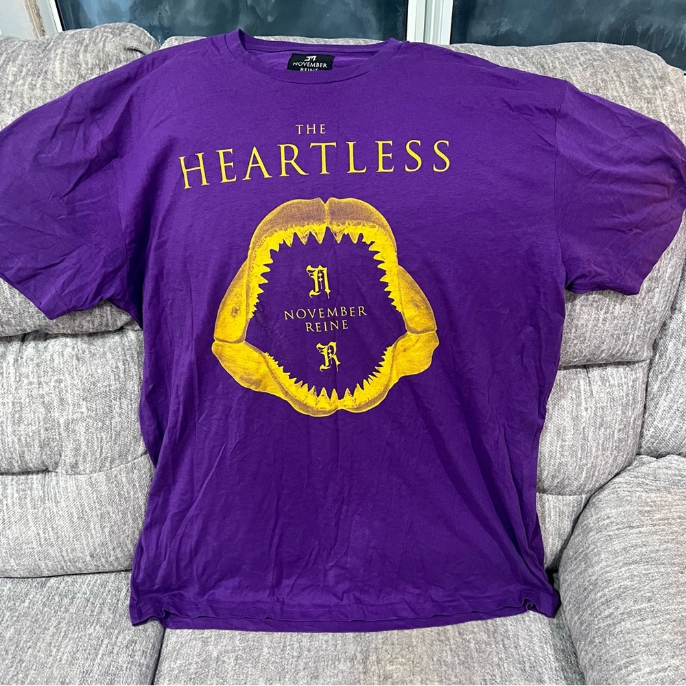 November Reine “The Heartless” Men’s Size XL Designer T Shirt Purple/Gold
